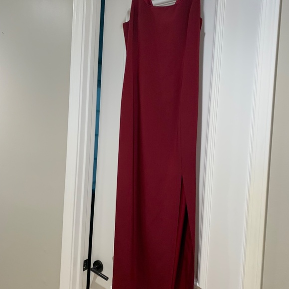 Dresses - Picture 6 of 9